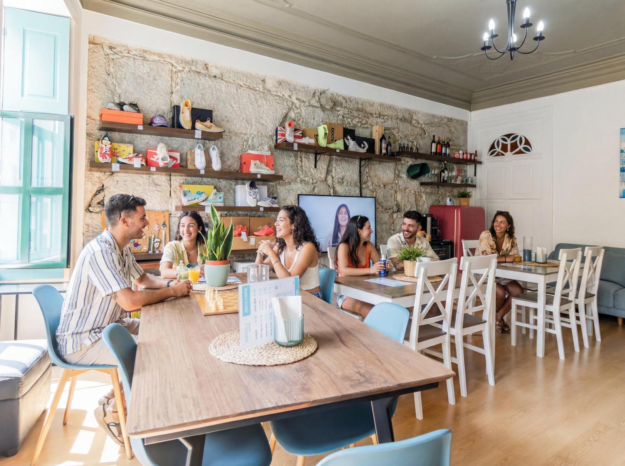 Onefam Clerigos Hostel - Porto — Photos 3